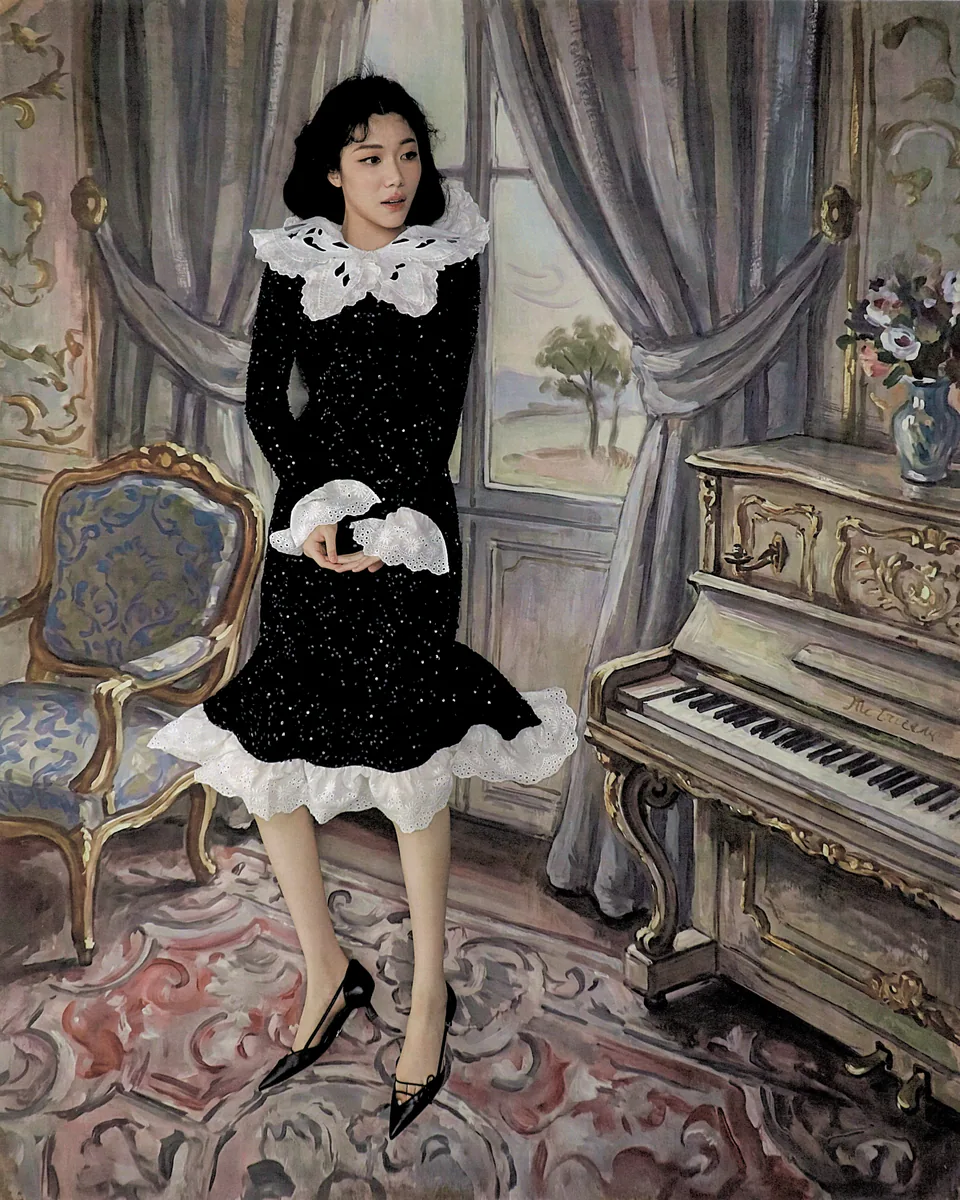 Sammi Chen standing beside a painted piano in a black-and-white dress.